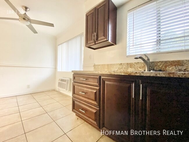 Photo - 10839 Morrison St Unidad 3