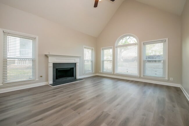 Photo - 79 High Point N