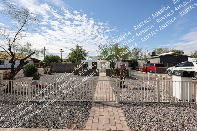 Building Photo - 2047 E Virginia Ave Rental