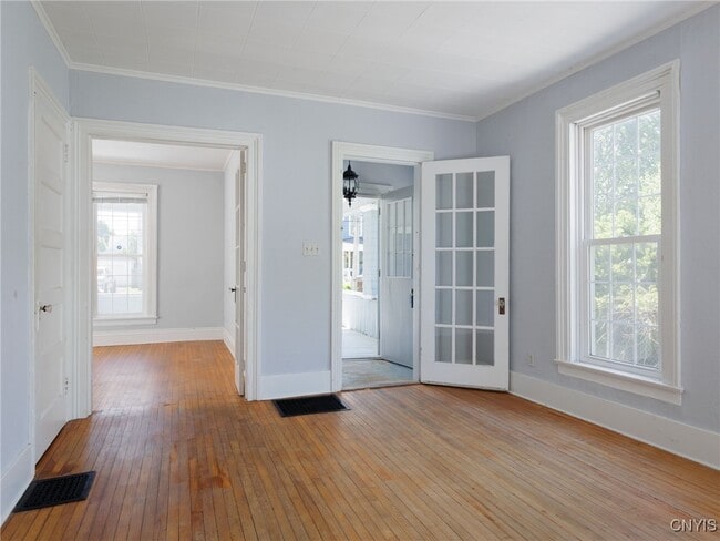 Building Photo - 427 East Ave