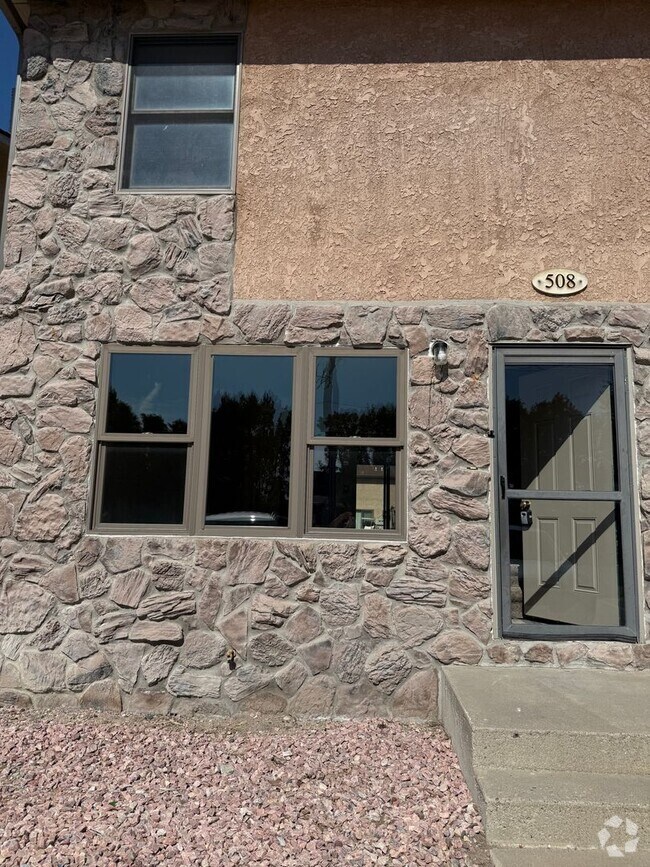 Building Photo - Two bedroom, one and half bathroom, modern... Rental