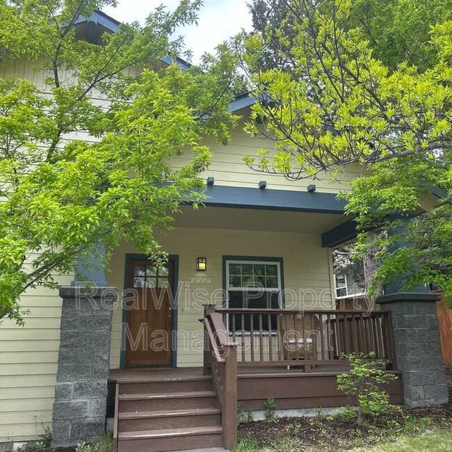 Building Photo - 2423 NW Awbrey Rd Rental