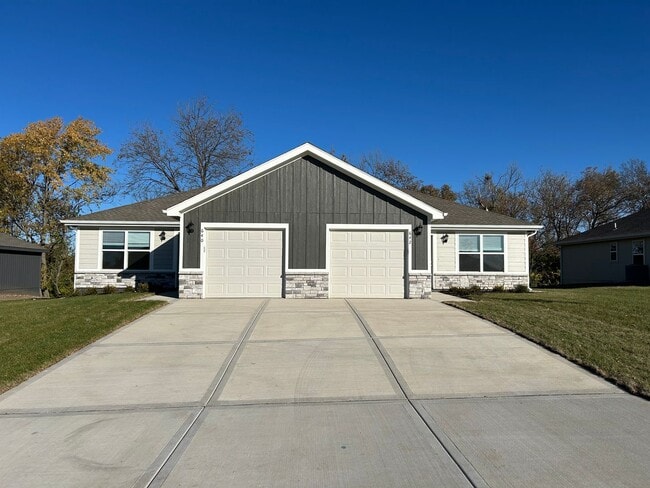 Building Photo - 640-642 Fall Meadow Unit 642 Fall Meadow