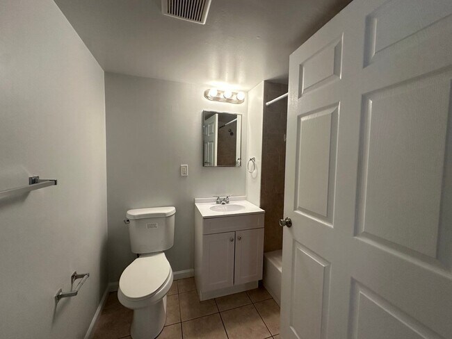 3429 N Sydenham St Unit 203