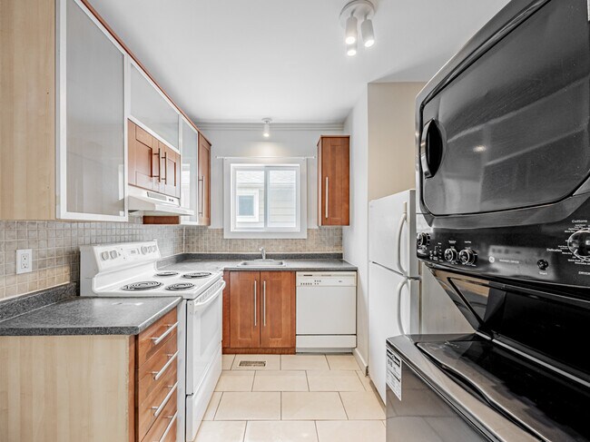 Photo - 122 Maybourne Ave