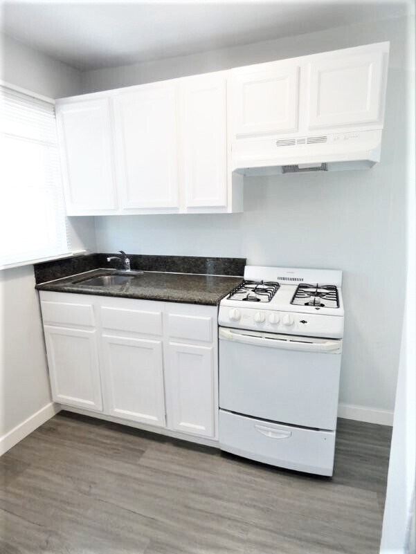 Photo - 702 E 7th St Unit 3