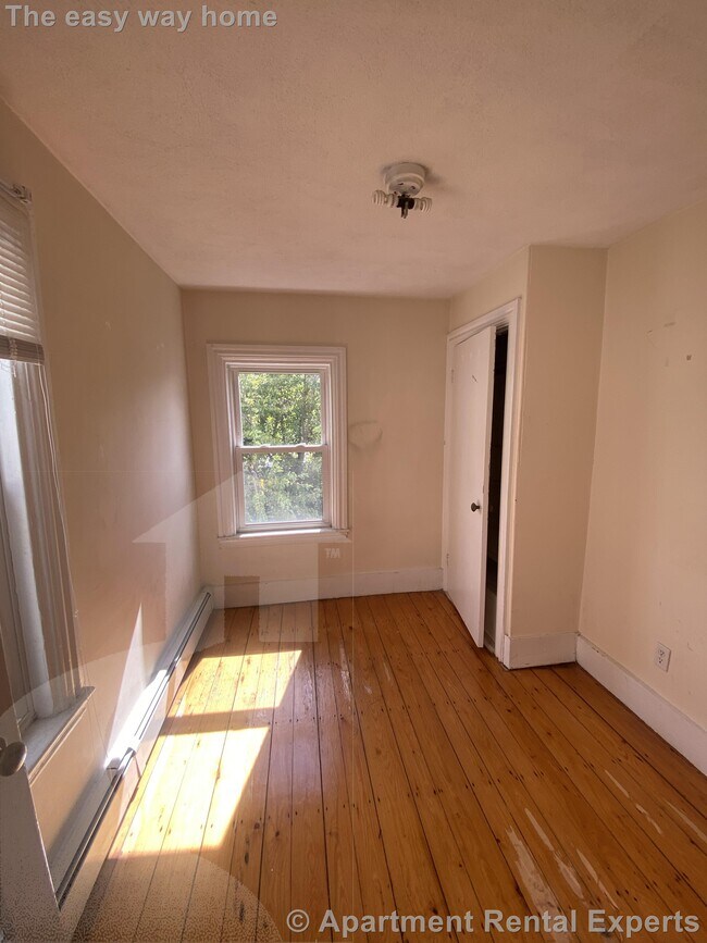 Photo - 112 Thorndike St Unidad #2