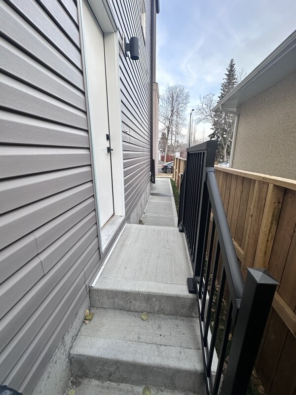 Photo - 10428-10147 147 St NW