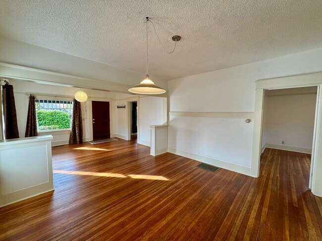Photo - Beautiful 4 Bedroom, 2 Bath with Bonus Room in the Whiteaker Neighborhood!