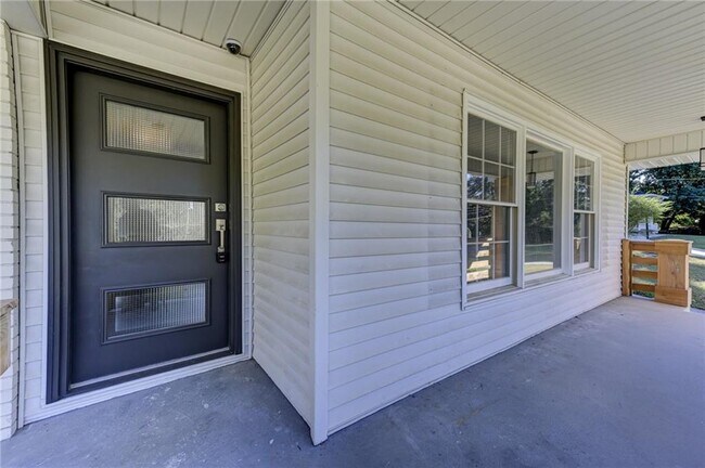 Photo - 2325 Elmwood Cir SE