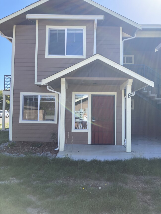 Photo - 2052 Smith Ln Unidad B