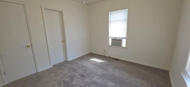 Photo - 2106 W High St