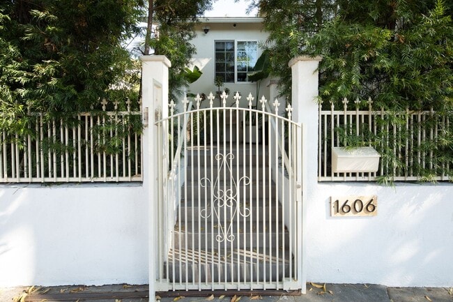 Photo - 1606 Myra Ave