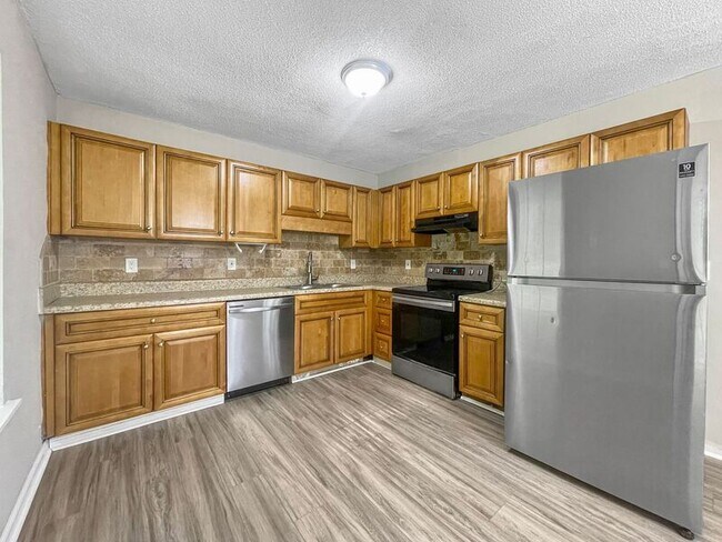 Photo - 2135 Valley Oaks Dr SE