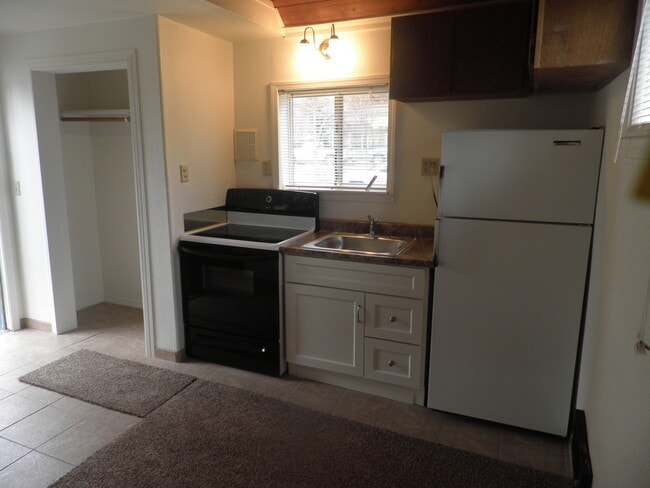 Photo - 303 SW I St
