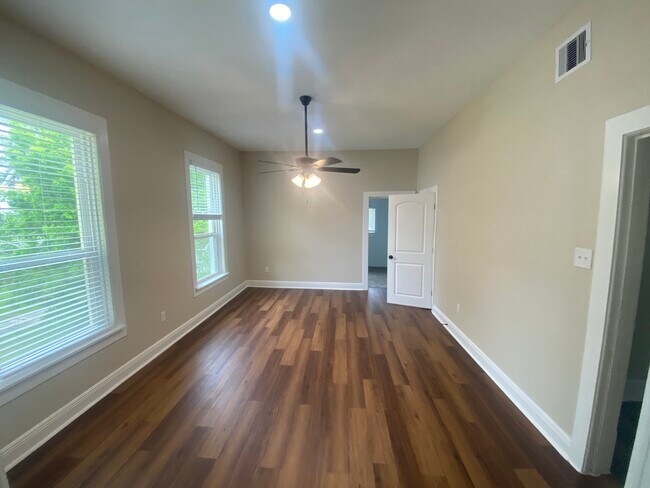 Photo - 2065 Broadway St