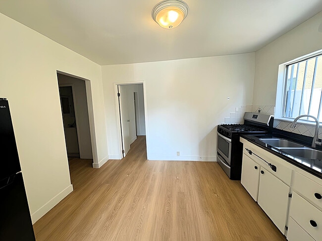 Photo - 849 N Vendome St Unidad 849 N. Vendome St.