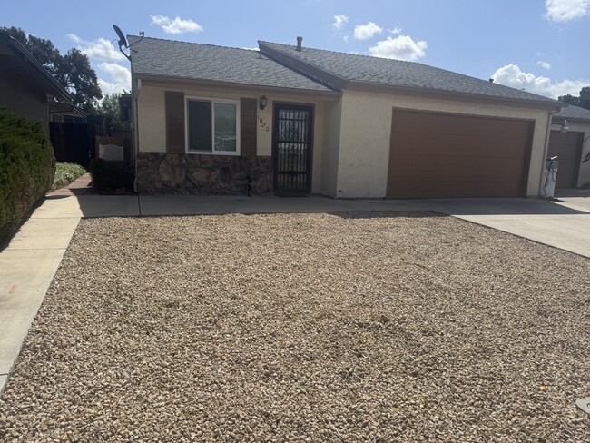 Photo - 1820 Marigold Ln
