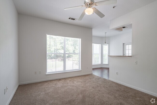 2BR, 2BA - 940SF - Magnolia - Living Room - Prospect Point
