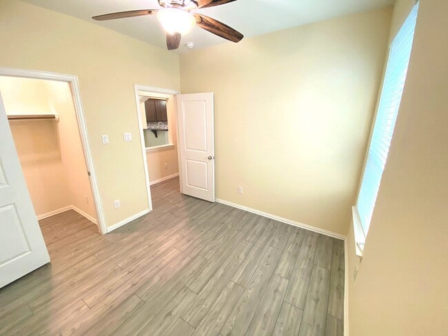 Photo - 29880 Dovetail Blf Ln