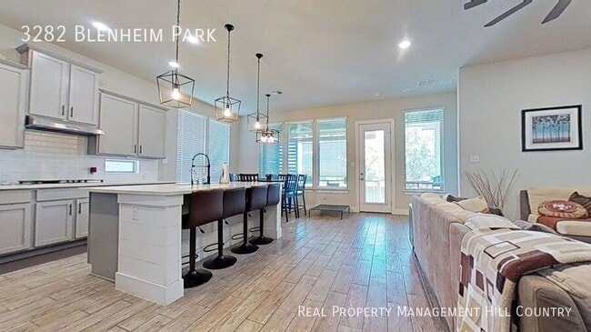 Photo - 3282 Blenheim Pk