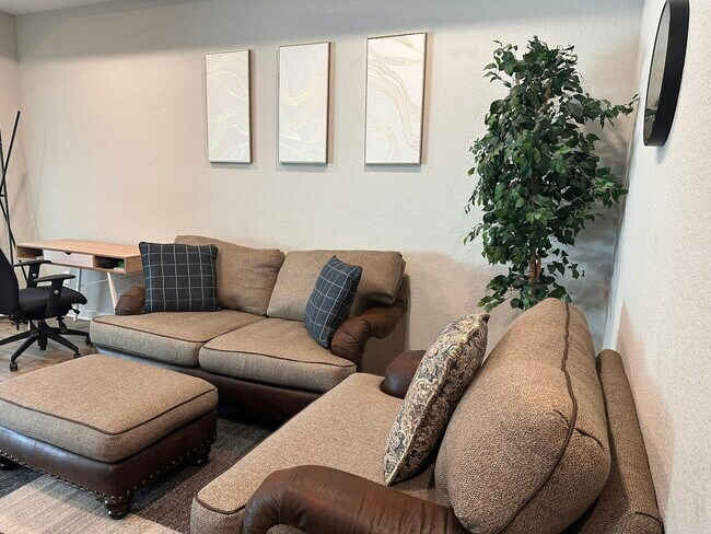 Photo - 10317 Lake Rd