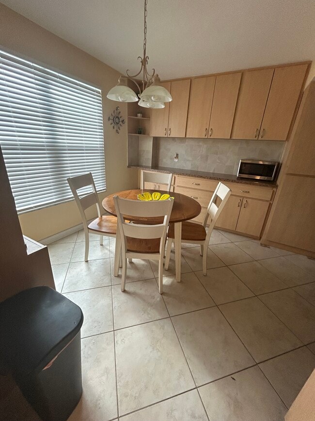 Comer en la cocina - 2621 Cove Cay Dr Unidad 401