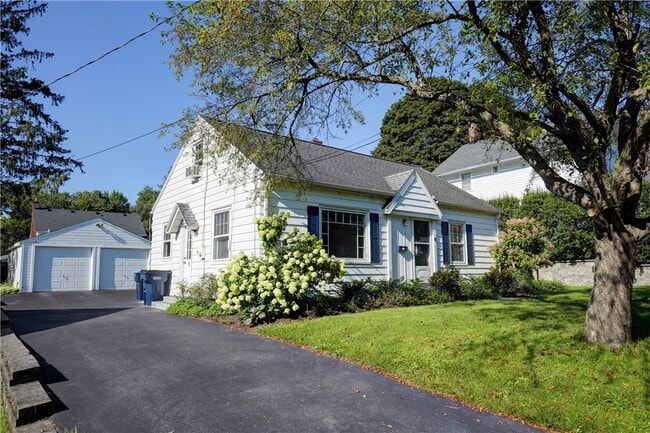 Photo - 15 Maple St