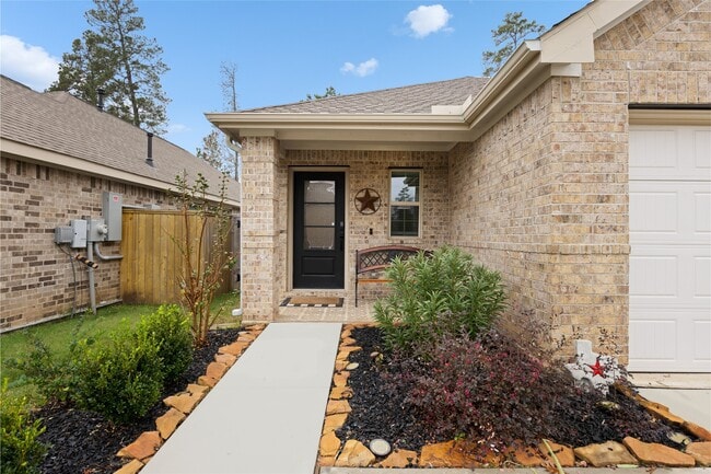 Building Photo - 10417 Pineland Dr
