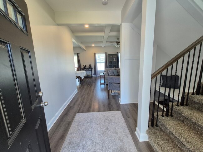 Entry Way - 207 King Rd