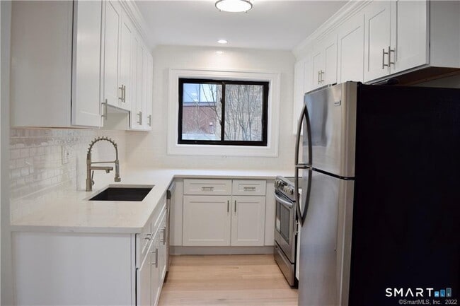 Building Photo - 121 Kennedy Dr Unit 121