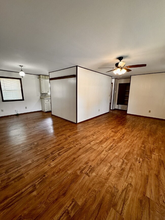 Photo - 307 SW 12th St
