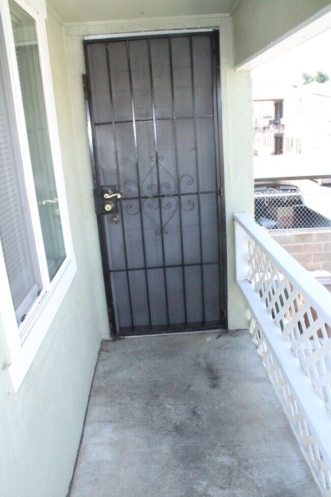 Photo - Upstairs 1 Bedroom, 1 Bathroom Unit in Ant...