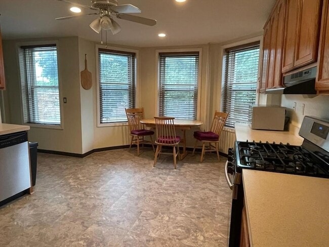 Photo - 394 Riverway Unit 4