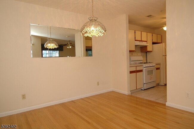 Photo - 214 Stratford Pl