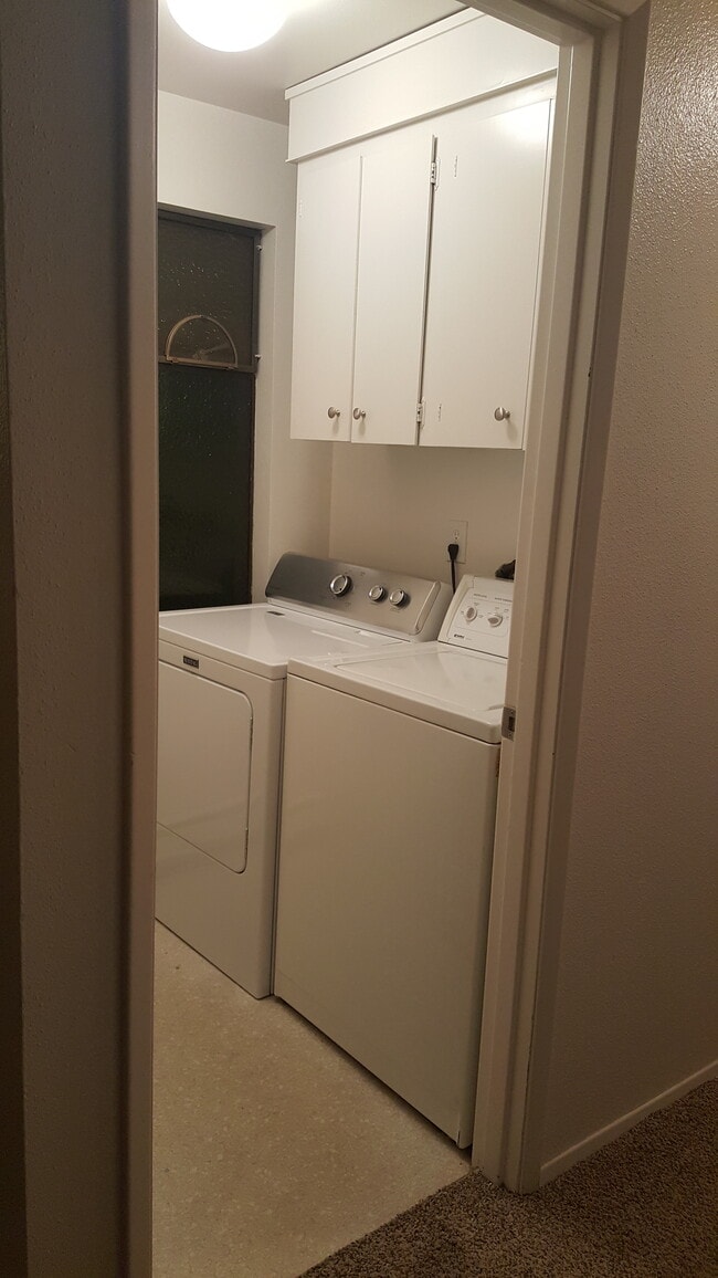 Lavandería en la unidad. Lavadora/secadora estándar. - 1461 Rainier Court