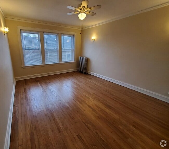 Building Photo - 3054 W Irving Park Rd Unit 2S Rental