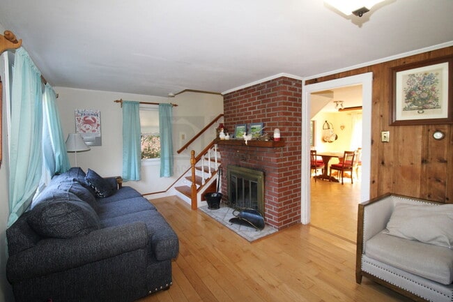 Photo - 163 Winnacunnet Rd