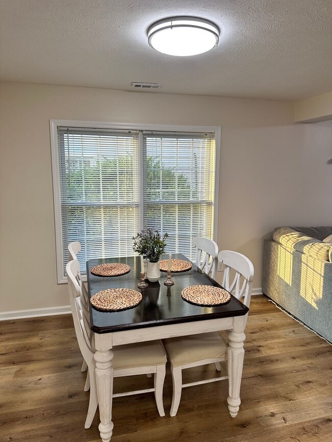 Photo - 1641 York Dr NW