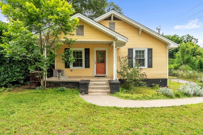 Quaint 3-Bedroom Retreat with Fireplace & ... - Quaint 3-Bedroom Retreat with Fireplace & ... House