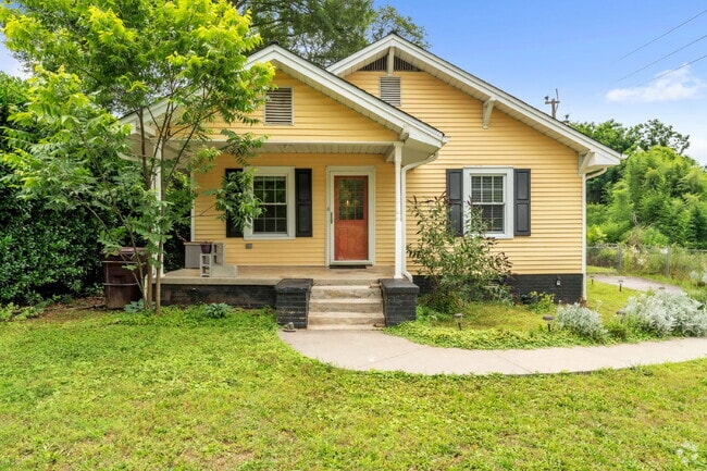 Building Photo - Quaint 3-Bedroom Retreat with Fireplace & ... Rental