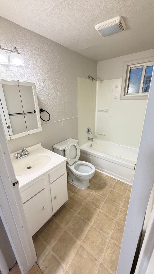 Photo - 639 10th Ave