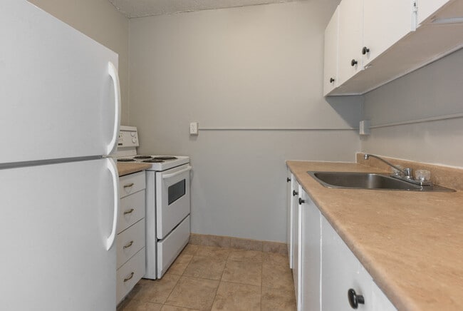 Photo - Ridgeway Towers