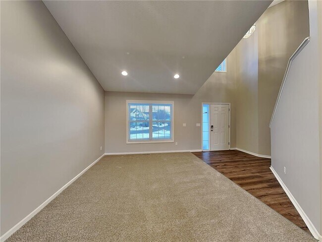 Photo - 10065 42nd St NE