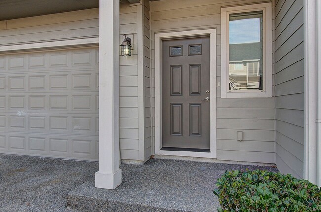 Photo - 3 BR, 2.5 BA Creekwood Townhome - $500 OFF 1st Mo. Rent!