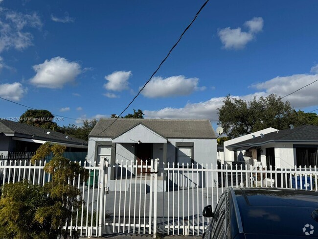 Building Photo - 3111 NW 59th St Unit 1 Rental