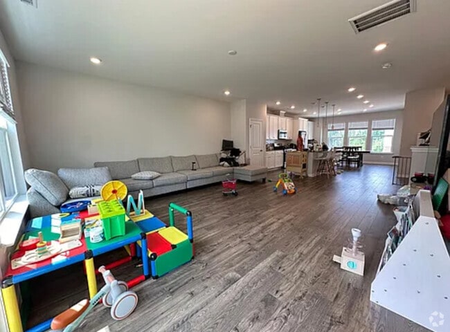 Building Photo - 1002 Manorhaven Dr Rental