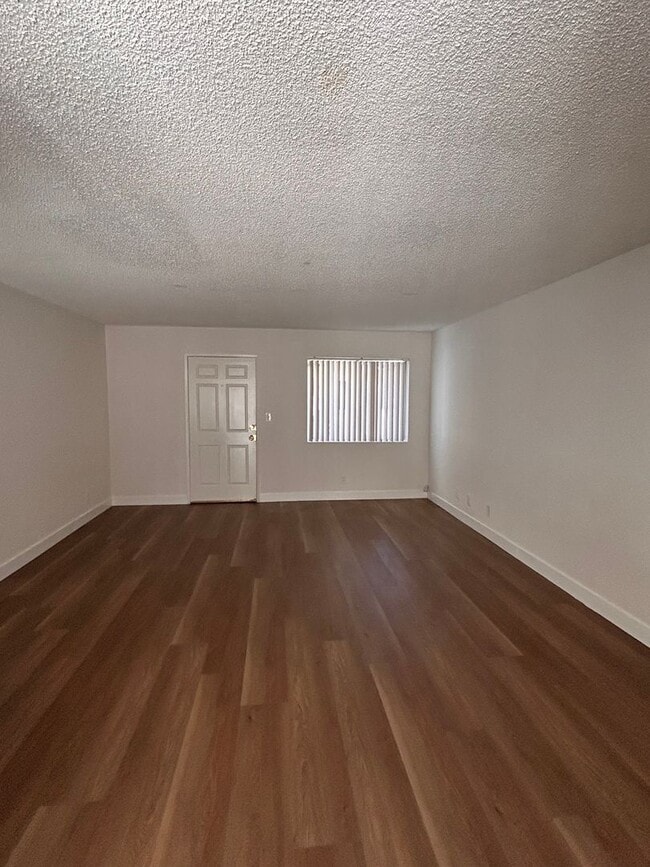 Photo - 1920 Unit B