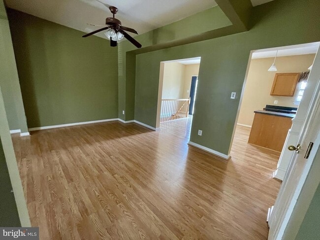Photo - 565 Tuliptree Square NE