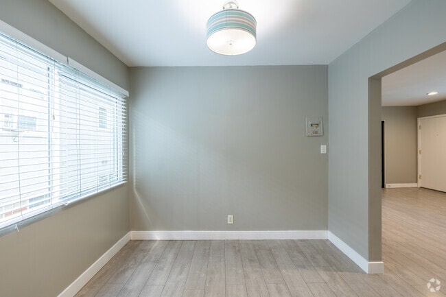 Studio - 500SF - Dining Room